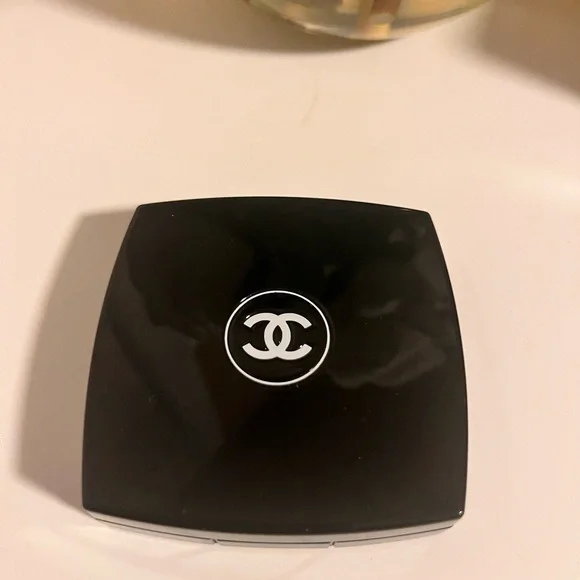 CHANEL Eyeshadow Palette - Red, Brown, Cream - Picture 2 of 2